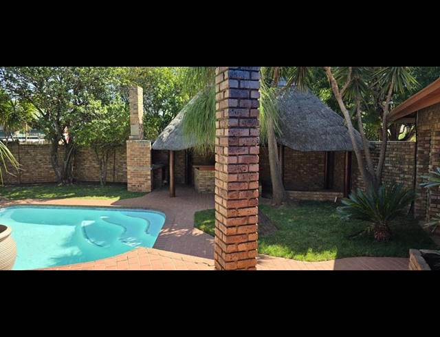 3 BEDROOM HOUSE FOR SALE IN MORELETAPARK